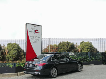 2022-Mercedes-Benz-C-Class-C-220D-AMG-LINE-AUTO_1