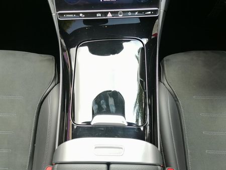 2022-Mercedes-Benz-C-Class-C-220D-AMG-LINE-AUTO_7