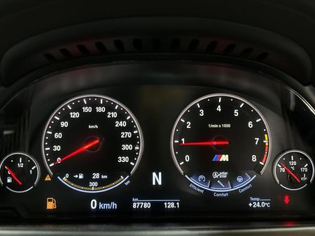 2013-BMW-M6-Coupe_2