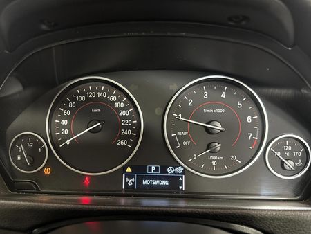 2016-BMW-3-Series-318i-Sport-Line-Auto_2