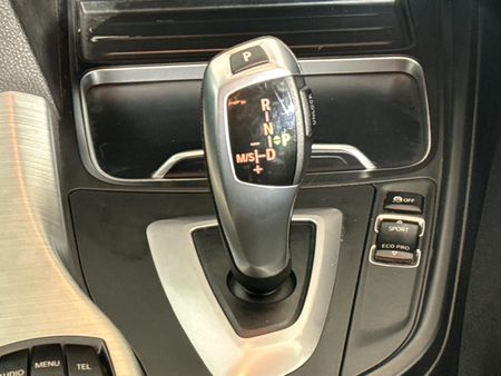 2016-BMW-3-Series-318i-Sport-Line-Auto_8