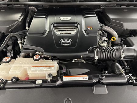 2023-Toyota-Land-Cruiser-300-V6-33-D-GR-S_14