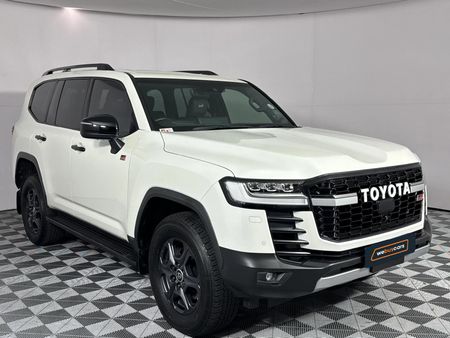 2023-Toyota-Land-Cruiser-300-V6-33-D-GR-S_17