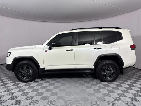2023-Toyota-Land-Cruiser-300-V6-33-D-GR-S_20