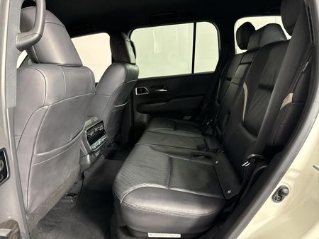 2023-Toyota-Land-Cruiser-300-V6-33-D-GR-S_3