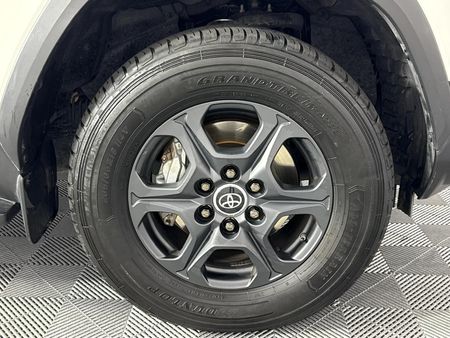 2023-Toyota-Land-Cruiser-300-V6-33-D-GR-S_5