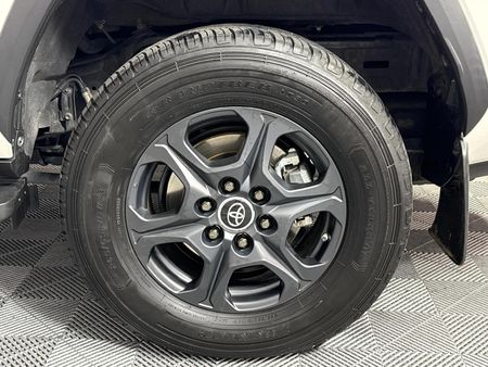 2023-Toyota-Land-Cruiser-300-V6-33-D-GR-S_6
