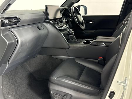 2023-Toyota-Land-Cruiser-300-V6-33-D-GR-S_8