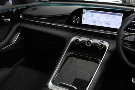 2026-Omoda-C9-15T-AWD-Phev_11