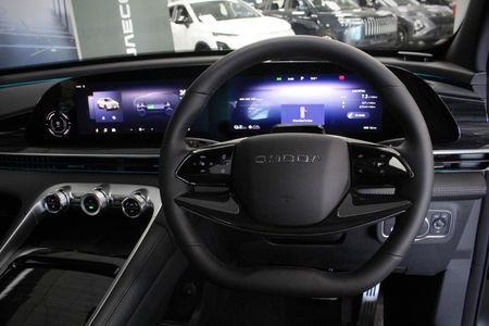 2026-Omoda-C9-15T-AWD-Phev_7