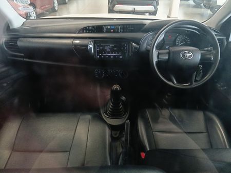 2024-Toyota-Hilux-24-GD-Single-Cab_5