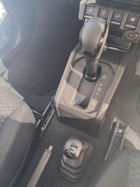 2026-Suzuki-Jimny-15-GLX-Auto_17