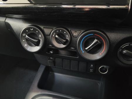 2026-Toyota-Hilux-24-GD-6-Raider-4x4-Auto-Single-Cab_11