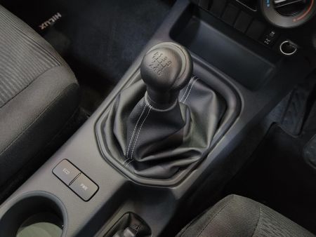 2026-Toyota-Hilux-24-GD-6-Raider-4x4-Auto-Single-Cab_12