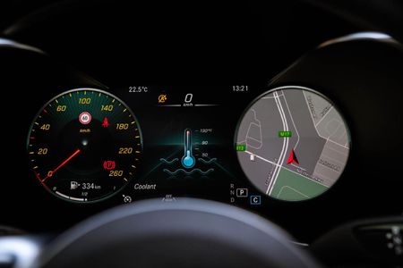 2022-Mercedes-Benz-GLC-300d-4Matic_10