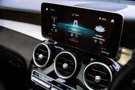 2022-Mercedes-Benz-GLC-300d-4Matic_11