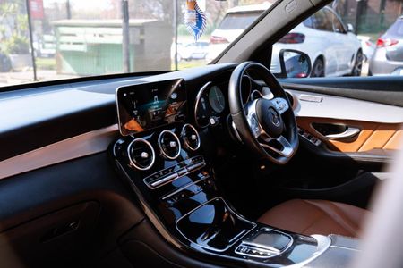 2022-Mercedes-Benz-GLC-300d-4Matic_13