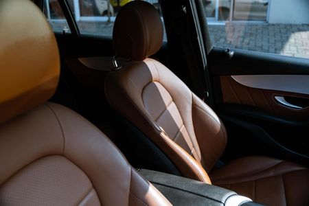 2022-Mercedes-Benz-GLC-300d-4Matic_15