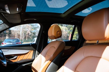 2022-Mercedes-Benz-GLC-300d-4Matic_16
