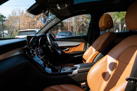 2022-Mercedes-Benz-GLC-300d-4Matic_17
