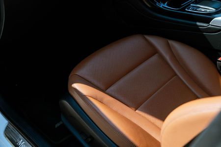 2022-Mercedes-Benz-GLC-300d-4Matic_18