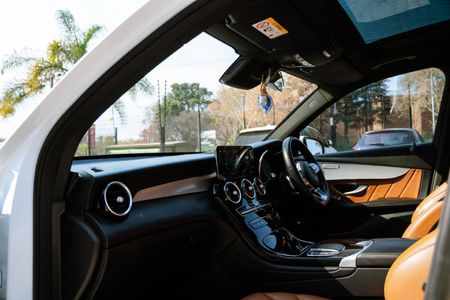 2022-Mercedes-Benz-GLC-300d-4Matic_19