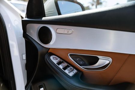 2022-Mercedes-Benz-GLC-300d-4Matic_22