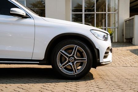 2022-Mercedes-Benz-GLC-300d-4Matic_27