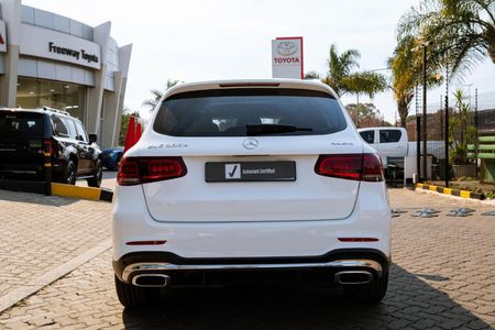 2022-Mercedes-Benz-GLC-300d-4Matic_5