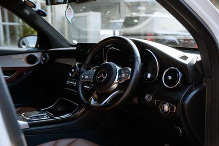 2022-Mercedes-Benz-GLC-300d-4Matic_6