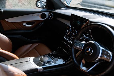2022-Mercedes-Benz-GLC-300d-4Matic_7