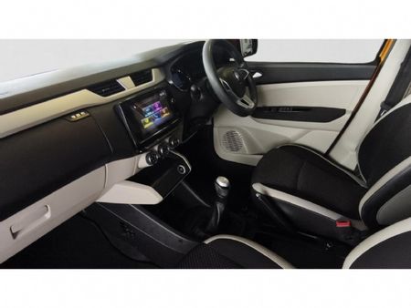 2020-Renault-Triber-10-Intens_14