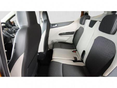 2020-Renault-Triber-10-Intens_15
