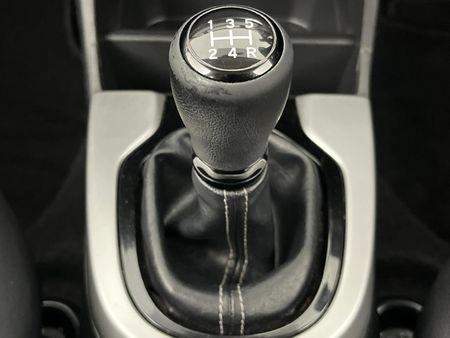 2022-Honda-WR-V-12-Comfort_10