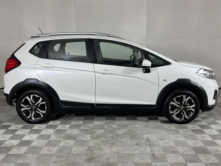 2022-Honda-WR-V-12-Comfort_16