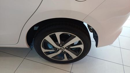2019-Toyota-Yaris-15-XS-5-dr_10