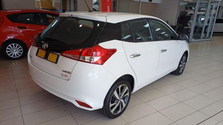 2019-Toyota-Yaris-15-XS-5-dr_2