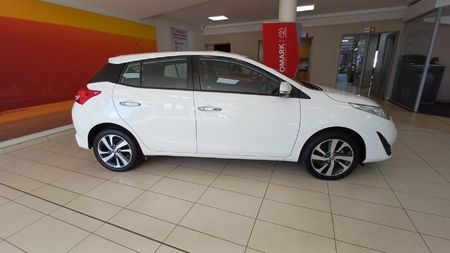 2019-Toyota-Yaris-15-XS-5-dr_3