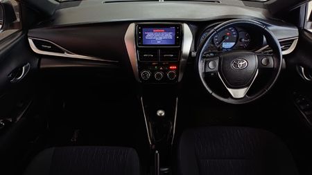 2019-Toyota-Yaris-15-XS-5-dr_5