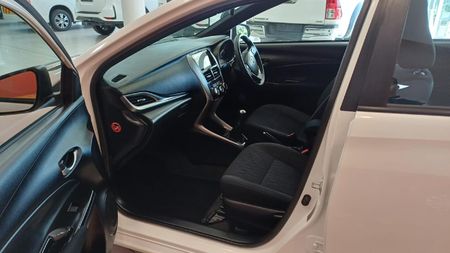 2019-Toyota-Yaris-15-XS-5-dr_7