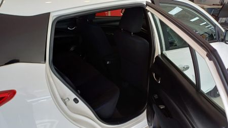 2019-Toyota-Yaris-15-XS-5-dr_8