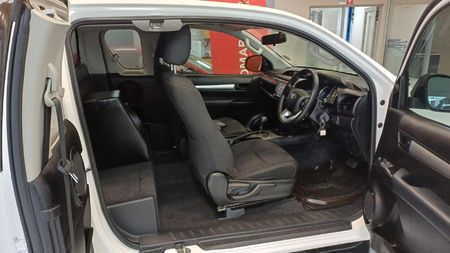 2025-Toyota-Hilux-24-GD-6-Raised-Body-Raider-Auto-Extended-Cab_9