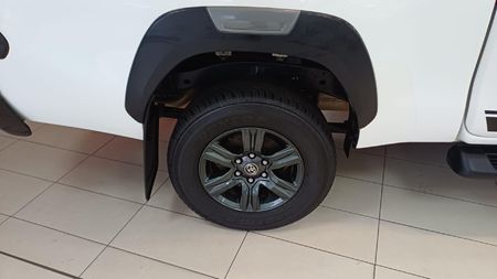 2025-Toyota-Hilux-24-GD-6-Raised-Body-Raider-Auto-Extended-Cab_10