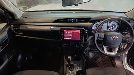 2025-Toyota-Hilux-24-GD-6-Raised-Body-Raider-Auto-Extended-Cab_5