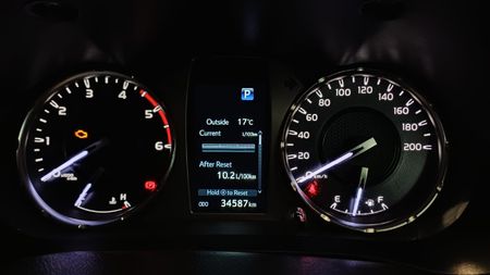 2025-Toyota-Hilux-24-GD-6-Raised-Body-Raider-Auto-Extended-Cab_6