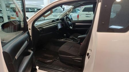 2025-Toyota-Hilux-24-GD-6-Raised-Body-Raider-Auto-Extended-Cab_7