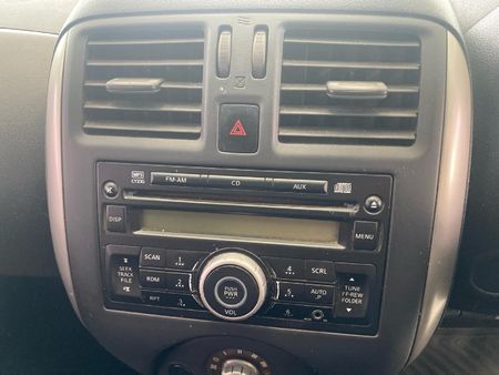2013-Nissan-Almera-15-Acenta_11