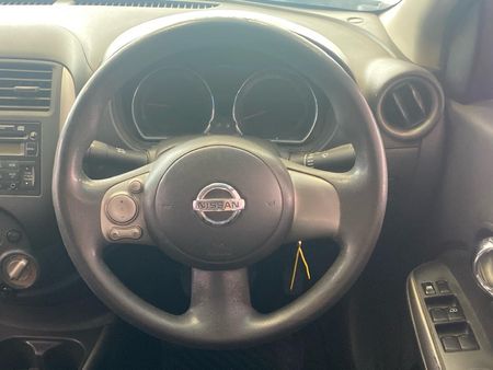 2013-Nissan-Almera-15-Acenta_14