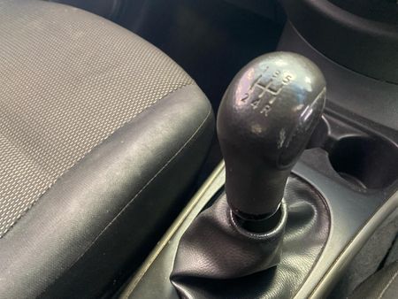 2013-Nissan-Almera-15-Acenta_16