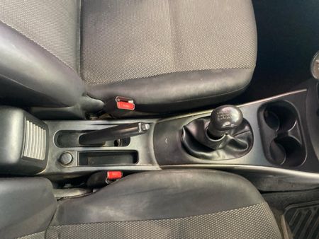 2013-Nissan-Almera-15-Acenta_23